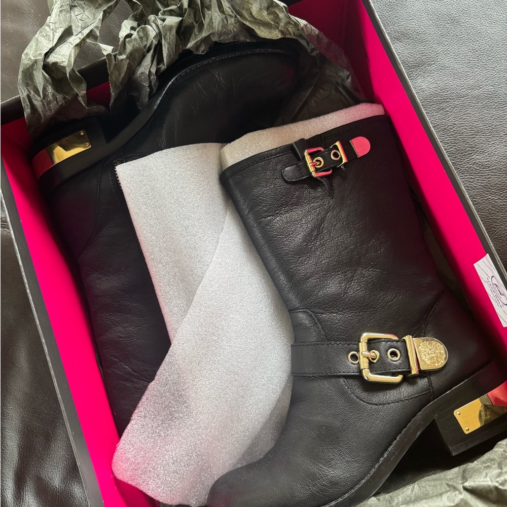 Vince Camuto Winchell Bootie - Picture 3 of 12